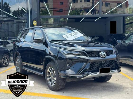 TOYOTA HILUX SW4 2.8 D-4D TURBO DIESEL SRX PLATINUM 7L 4X4 AUTOMÁTICO TOYOTA HILUX SW4 2.8 D-4D TURBO DIESEL SRX PLATINUM 7L 4X4 AUTOMÁTICO